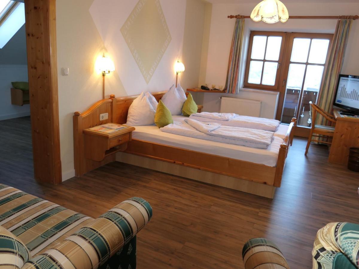 Landgasthof Spitzerwirt Sankt Georgen im Attergau Exterior foto