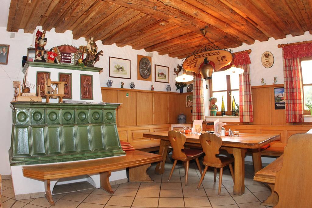 Landgasthof Spitzerwirt Sankt Georgen im Attergau Exterior foto