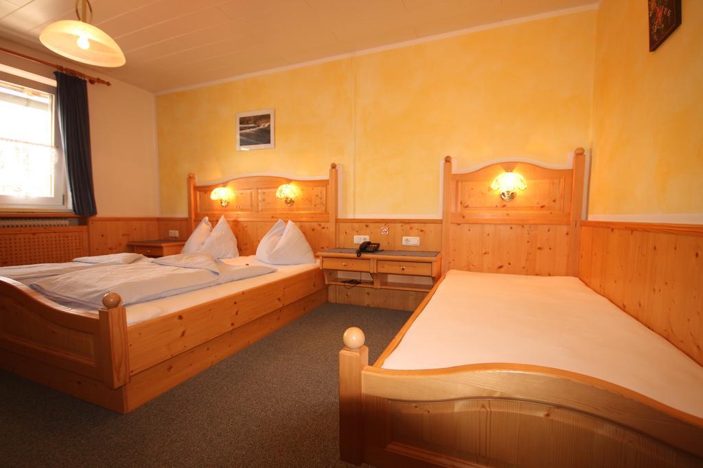 Landgasthof Spitzerwirt Sankt Georgen im Attergau Exterior foto