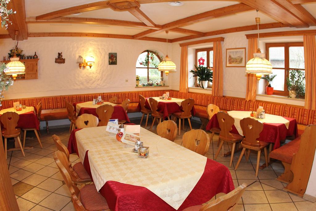 Landgasthof Spitzerwirt Sankt Georgen im Attergau Exterior foto
